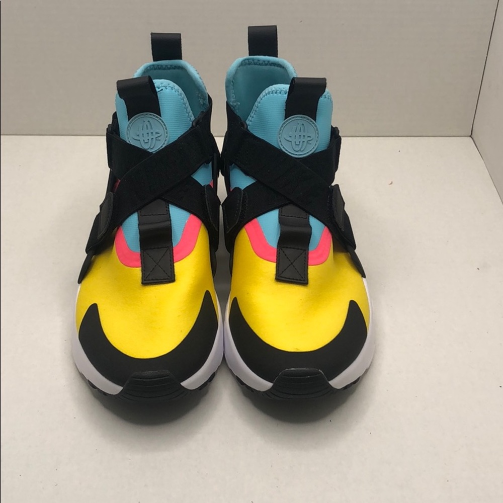 Brand New Nike Huarache City Sneakers